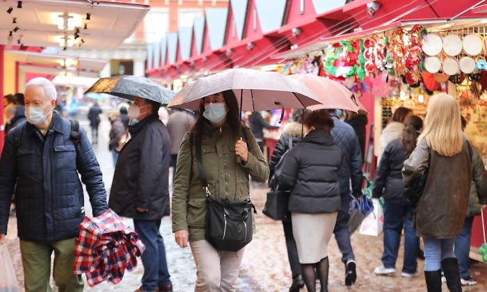 plaza-mayor-mercado-navidad-mascarillas-coronavirus-ep.jpg