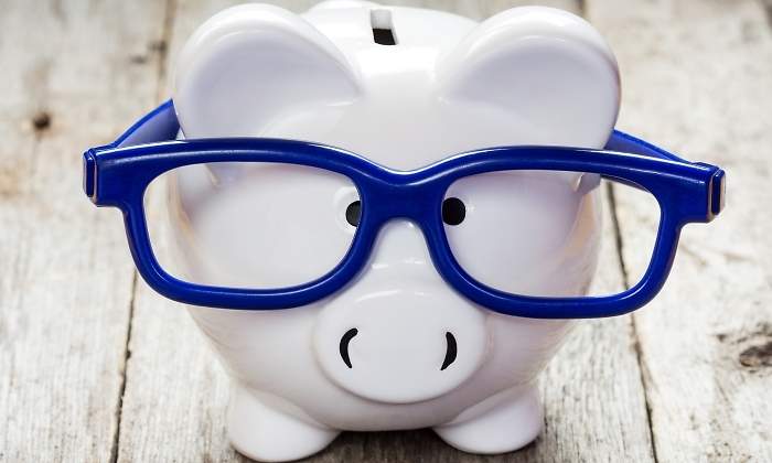 hucha-gafas-azules-dreamstime.jpg