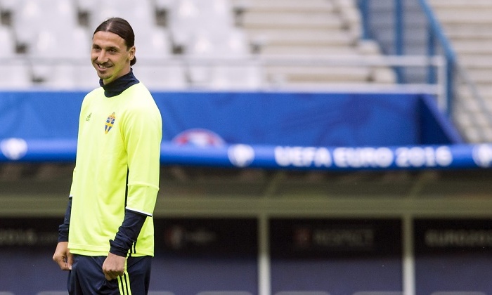 Ibrahimovic-sonrisa-entreno-2016-Eurocopa-Suecia.jpg
