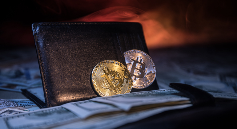 mi az a 100 befektetés bitcoinba bináris opciós robot ingyenes