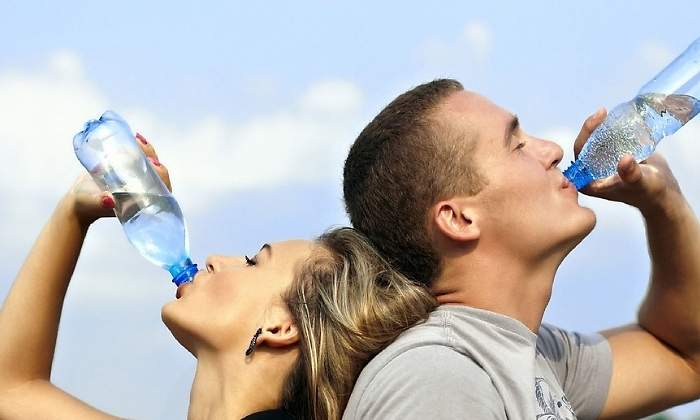 agua-botellas-personas-770x420-pixabay.jpg