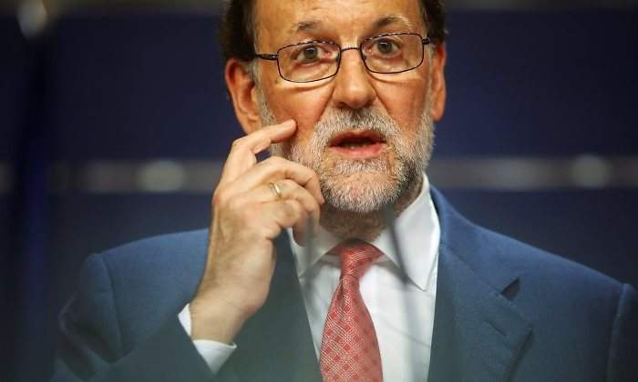 rajoy-dedopiensa-2deagosto-efe.jpg