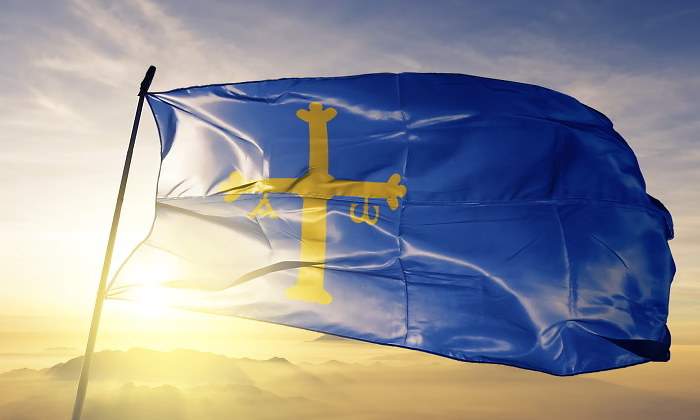 asturias-bandera-sol-dreamstime.jpg