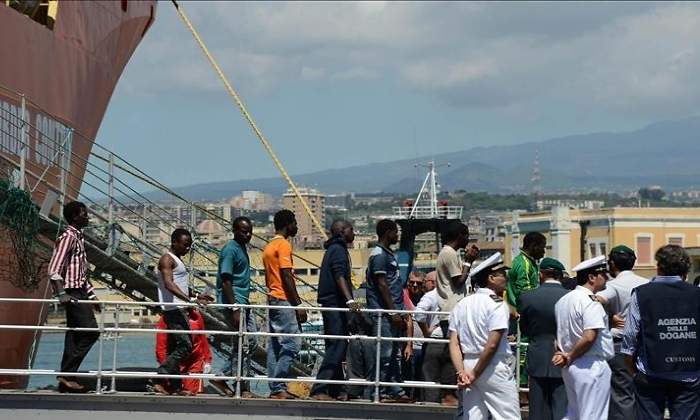inmigrantes-barco-28abril-770x420-efe.jpg