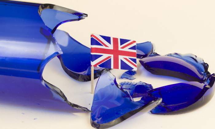 brexit-bandera-reino-unido-botella-rota-golpe-getty-770x420.jpg