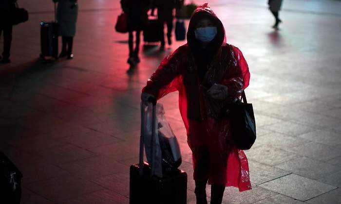 coronavirus-China-maleta-mascarilla-reuters.jpg