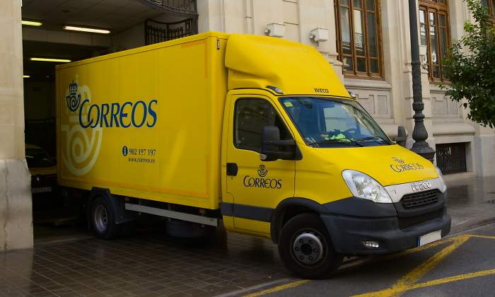 correos-furgoneta-estafa-bot-dreamstime.jpg