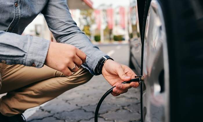 presion-ruedas-neumaticos-coche-iStock-1079895406.jpg