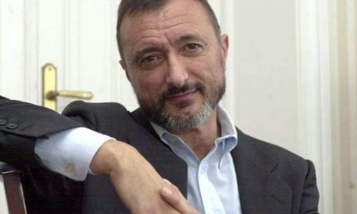 arturo-perez-reverte-victima-atraco-770.jpg