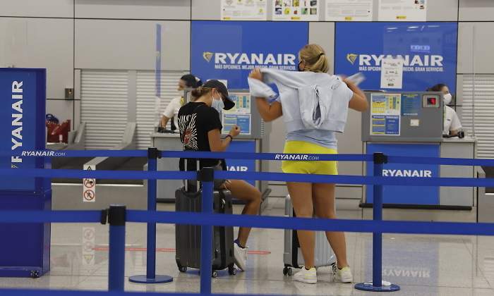 ryanair-turistas-cola-aeropuerto-ep.jpg