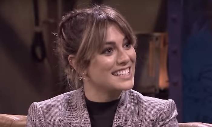 blanca-suarez-petting.jpg