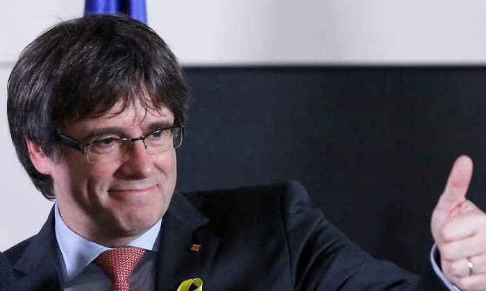 carles-puigdemont-dedo-reuters.jpg
