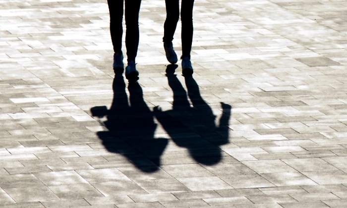 mujeres-sombra-piernas-dreamstime.jpg