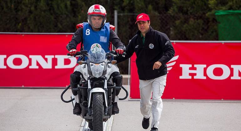 Curso de conducción de moto de Honda.