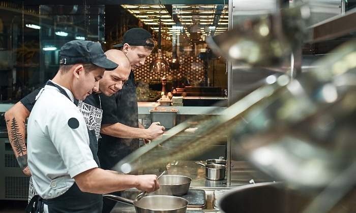 aprendiz de cocina y chef