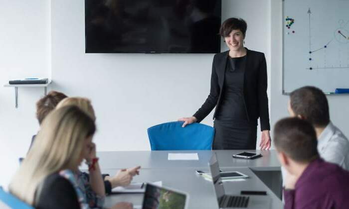 mujer-reunion-dreamstime.jpg