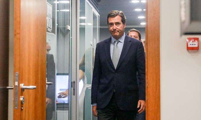 garamendi-CEOE-puerta.jpg