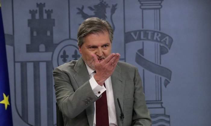 Mendez-Vigo-Mano-Consejo-21julio-EFE.jpg
