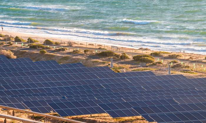 770-420-paneles-solares-playa-australia-dreamstime.jpg