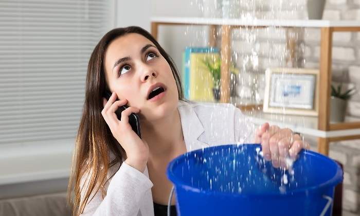 mujer-goteras-telefono-dreams.jpg