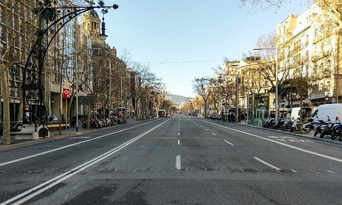Calle-de-Barcelona-completamente-vacia-iStock.jpg