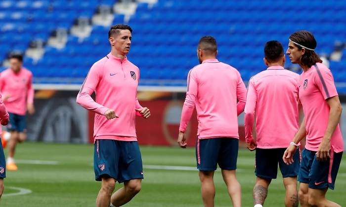 fernando-torres-entrenamiento-previa-final-europa-league-reuters.jpg