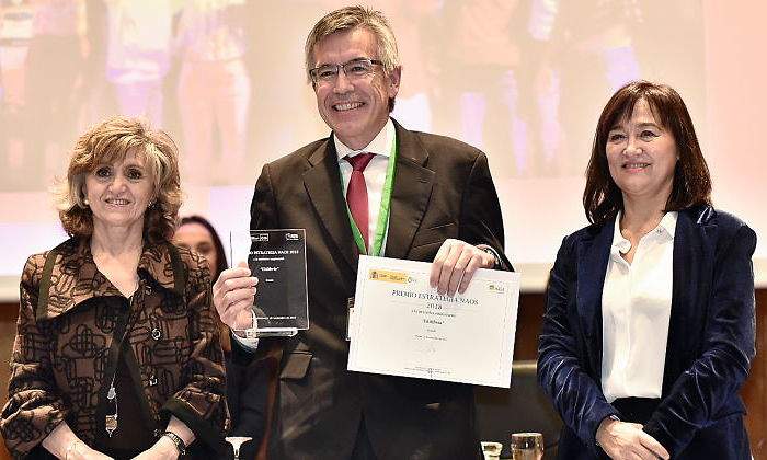 El presidente de Eroski Agustn Markaide recoge el premio NAOS por el programa Ekilibria