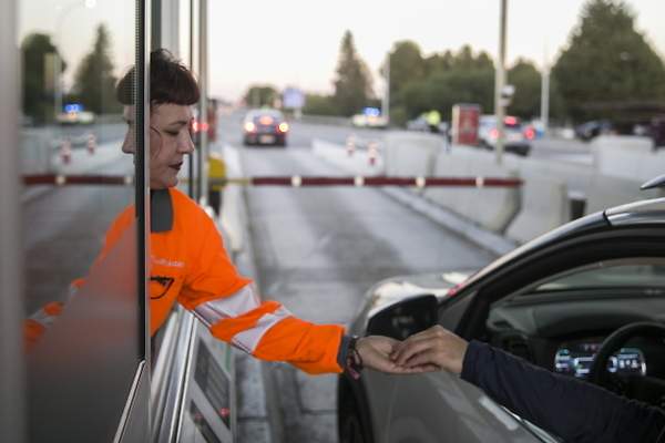 Estos son los conductores que estarán exentos de pagar los peajes en  autovías, según la DGT - elEconomista.es