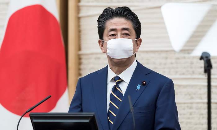 shinzo-abe-mascarilla-japon-reuters-770x420.jpg