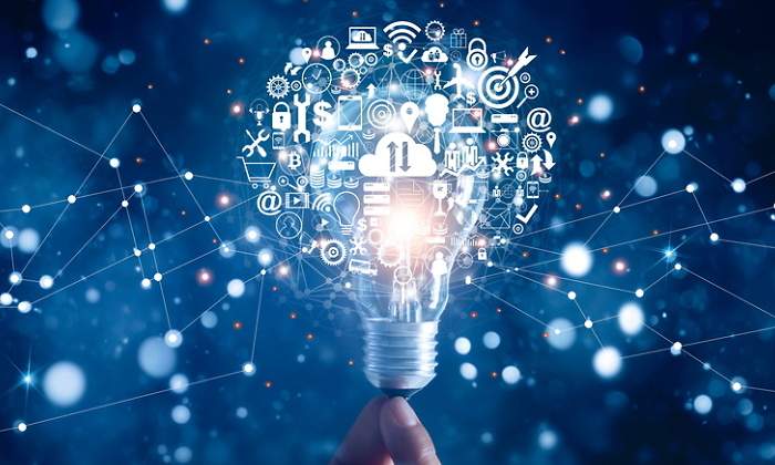 Una bombilla representa el concepto de innovacin digital