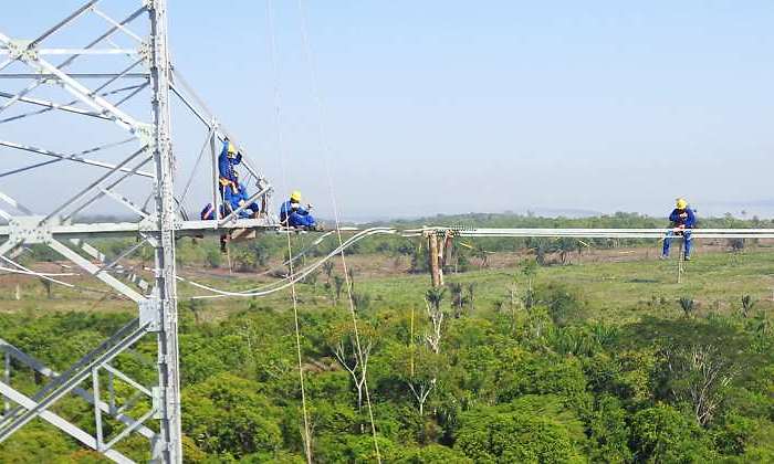 red-electrica-operarios-770.jpg