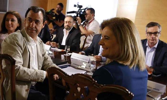 mesa-pp-ciudadanos-levy-efe.jpg