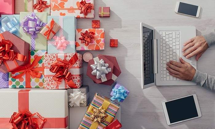 Regalos-y-un-ordenador-iStock.jpg