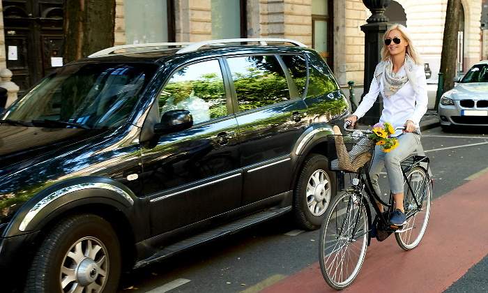 Mujer-bicicleta-dreamstime.jpg