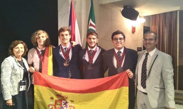 ganadores-olimpiada-internacional-fisica-rsef.jpg
