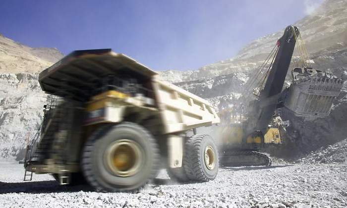 chile_mineria_cobre_mina_camion_770_dreamstime.jpg