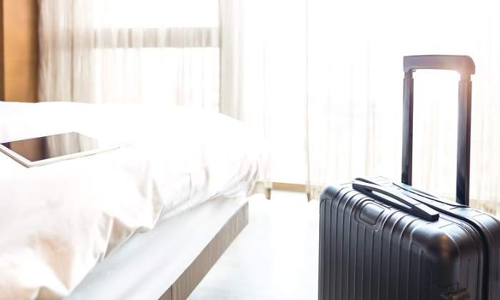 maleta-habitacion-hotel.jpg