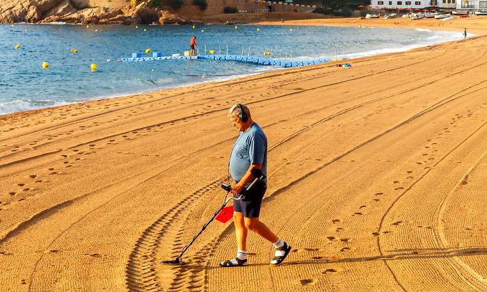 detector-metales-playa-dreamstime.jpg