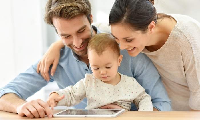 familia-padres-bebe-dreamstime.jpg