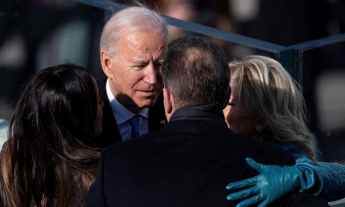biden-abrazo-mujer-hijos-reuters.jpg
