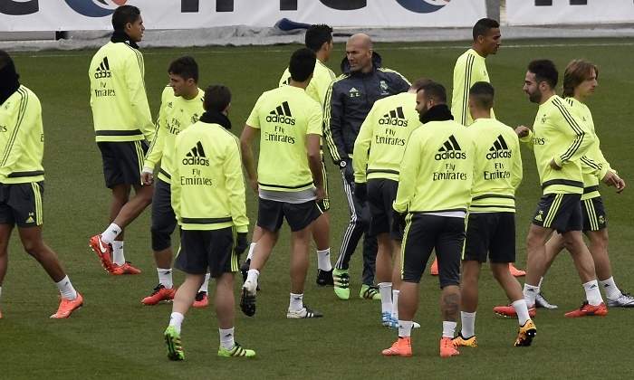 Zidane-entrenamiento-grupo-2016-efe.jpg