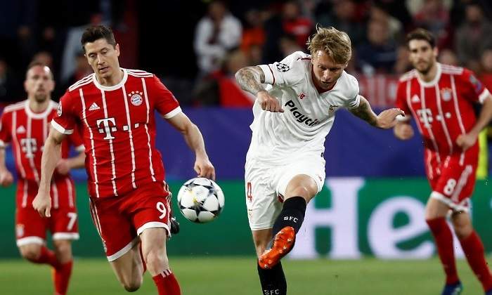 kjaer-lewandowski-sevilla-bayern-reuters.jpg