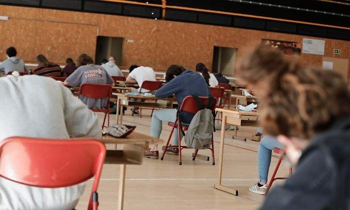 EuropaPress_3192646_alumnos_bachillerato_colegio_virgen_europa_boadilla_monte_madrid_enfrentan.jpg