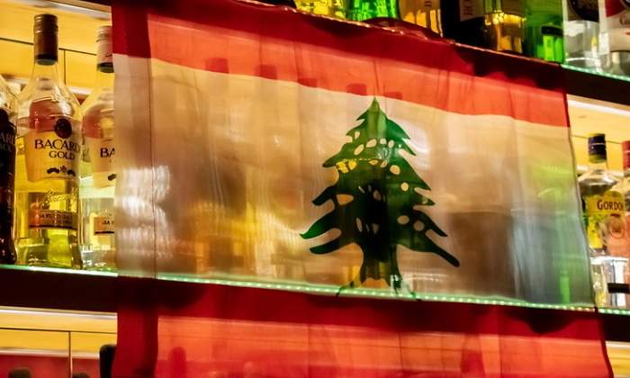 bandera-libano-botellas-reuters.jpg