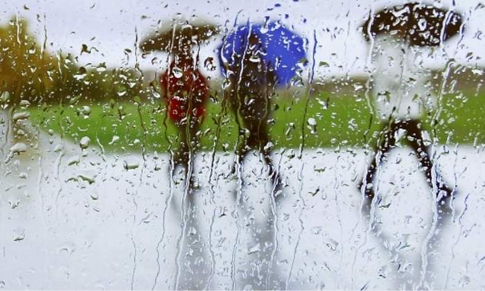 lluvias-paraguas-efe.jpg