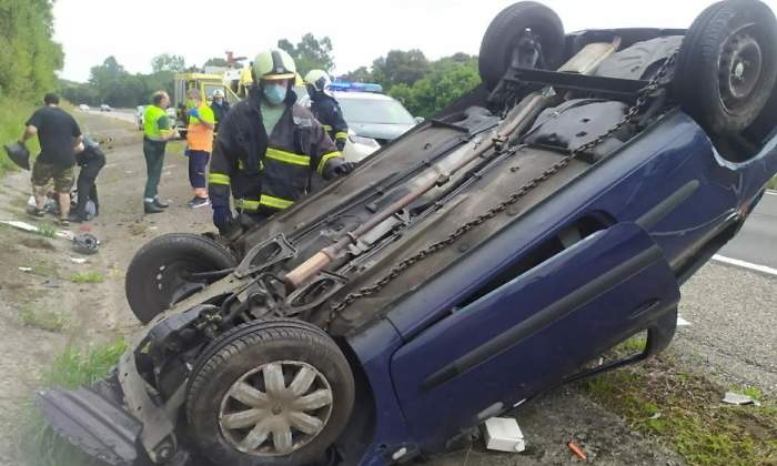 accidente-trafico-coche-volcado-verano-2021-ep.jpg