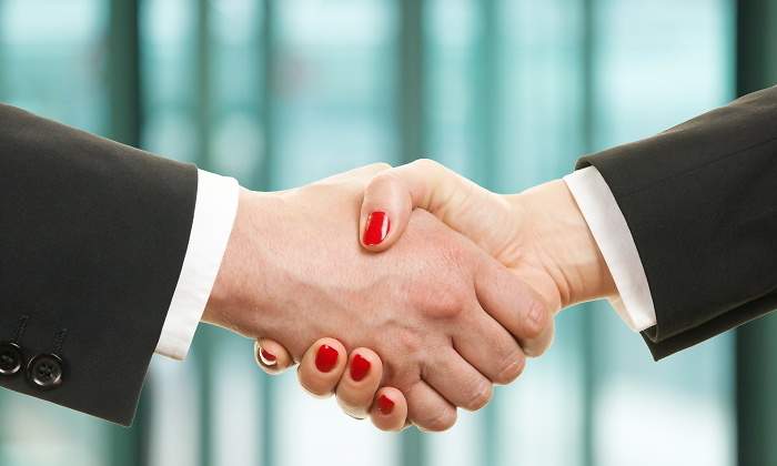 770x420-darse-la-mano-significado-dreamstime.jpg