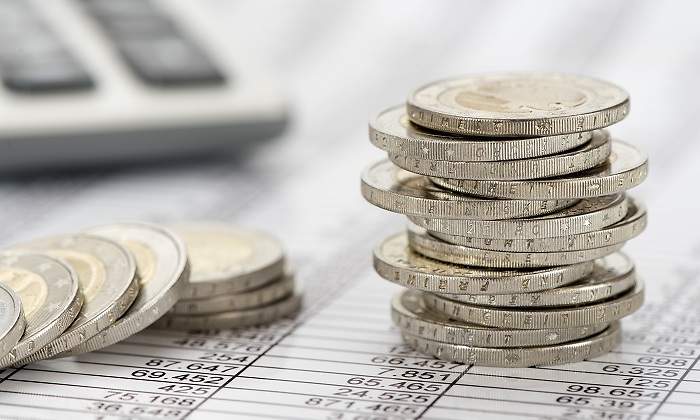 Dinero-Calculadora-Impuestos.jpg