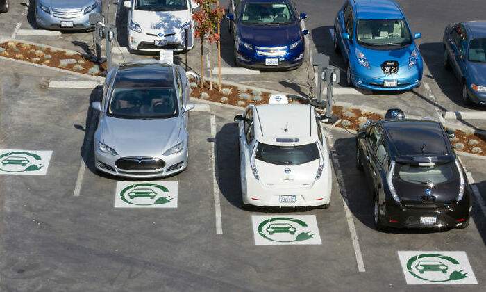 electricos-coches-aparcados.jpg