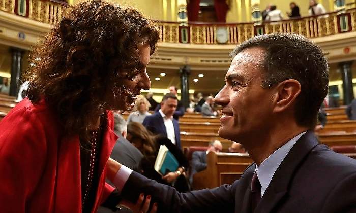 ministra-montero-sanchez-efe.jpg